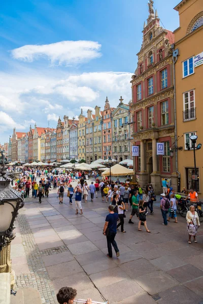 Gdansk Polonya Nisan 2014 Nsanlar Ziyaretçi Nisan 2014 Uzun Sokakta — Stok fotoğraf