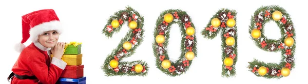 Мальчик Держит Рождественский Подарок Белом Фоне Новогоднее Поздравление 2019 Года — стоковое фото