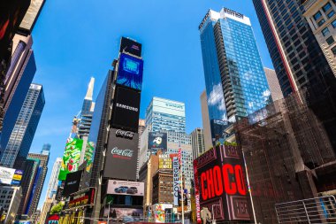 NEW YORK CITY, ABD - 15 Mart 2020: Times Square, ABD 'nin New York şehrinin bir sembolüdür