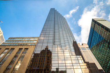 NEW YORK CITY, ABD - 29 Mart 2020: New York 'taki Trump Tower binası, ABD