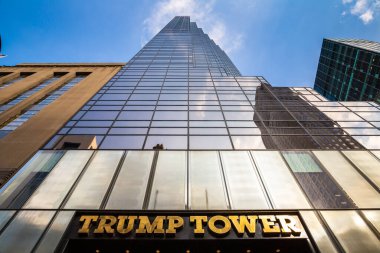 NEW YORK CITY, ABD - 29 Mart 2020: New York 'taki Trump Tower binası, ABD