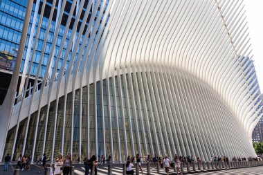 NEW YORK CITY, ABD - 29 Mart 2020: New York, ABD 'deki Dünya Ticaret Merkezi' nde Oculus ulaşım merkezi