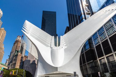 NEW YORK CITY, ABD - 29 Mart 2020: New York, ABD 'deki Dünya Ticaret Merkezi' nde Oculus ulaşım merkezi