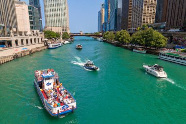 Chicago, Illinois, ABD - 29 Mart 2020 Şikago Nehri 'nde gezi