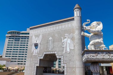 LOS ANGELES, HOLYWOOD, ABD - 29 Mart 2020 Hollywood ve Highland Alışveriş Merkezi Hollywood Bulvarı, Los Angeles, Kaliforniya, ABD