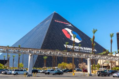 LAS VEGAS, ABD - 29 Mart 2020: Las Vegas, Nevada, ABD 'deki Luxor Hotel ve Kumarhanesi