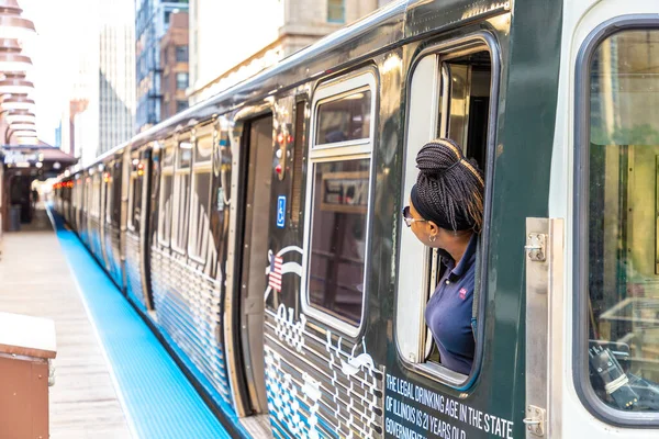 Chicago Usa Mars 2020 Tåg Tunnelbana Solig Dag Chicago Illinois — Stockfoto