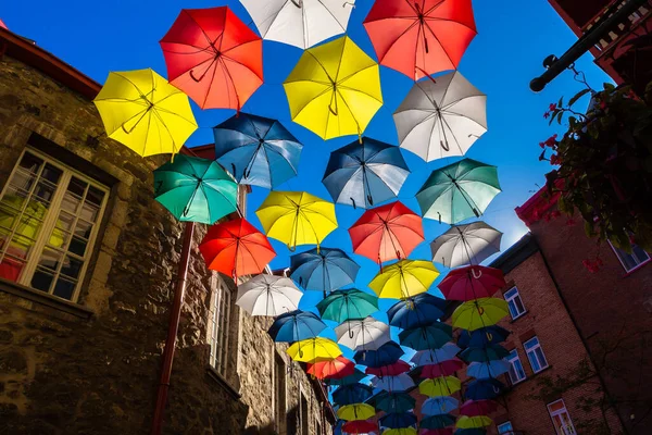 Quebec Kanada Dubna 2020 Barevné Deštníky Visící Nad Ulicí Starém — Stock fotografie