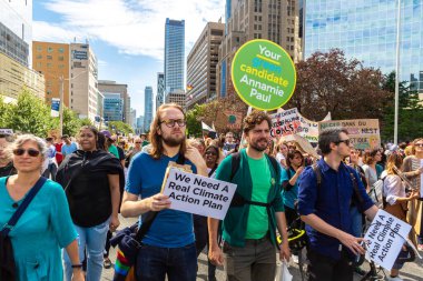 TORONTO, CANADA - 27 Eylül 2019: İklim için Küresel Grev ve Toronto, Ontario, Kanada 'da İklim Adaleti Yürüyüşü