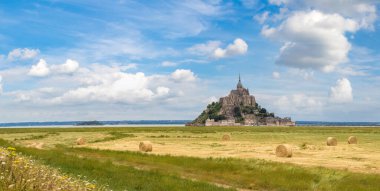 Bir güzel yaz günü, Fransa manastırda Mont Saint Michele Panoraması
