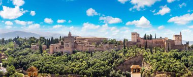 Arapça Granada'da Alhambra kalede bir güzel yaz günü, İspanya