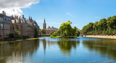 Binnenhof palace, Lahey'deki Hollanda Parlamentosu'nda bir güzel yaz günü, Hollanda