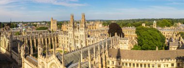 Hava panoramik All Souls College, Oxford Üniversitesi, Oxford'da bir güzel yaz günü, İngiltere, Amerika Birleşik Devletleri