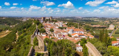 Şehrin Ortaçağ Obidos bir güzel yaz günü, Portekiz Hava panoramik