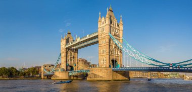 Tower Bridge bir güzel yaz günü, İngiltere, İngiltere Londra'da bulunan