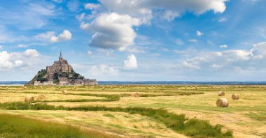 Bir güzel yaz günü, Fransa manastırda Mont Saint Michele Panoraması