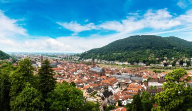 Heidelberg ve Heidelberg Castle (Heidelberger Schloss) kalıntıları bir güzel yaz günü, Almanya Hava manzarayı