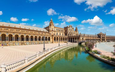 İspanyolca (Plaza de Espana) Meydanı'nda Sevilla Panoraması bir güzel yaz günü, İspanya