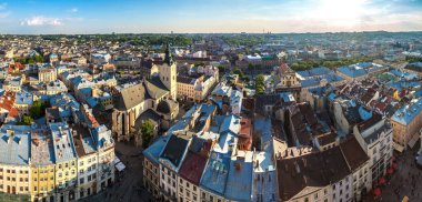 Lviv panoramik manzarasına güzel yaz gün, Ukrayna