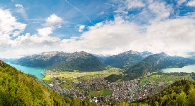 Interlaken panoramik bir güzel yaz günde, İsviçre