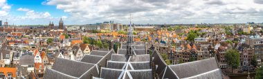 St. Nicolas Church Amsterdam'da Panoraması bir güzel yaz günü, Hollanda