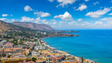 Cefalu ve Sicilya, İtalya güzel yaz günü'katedralde havadan görünümü