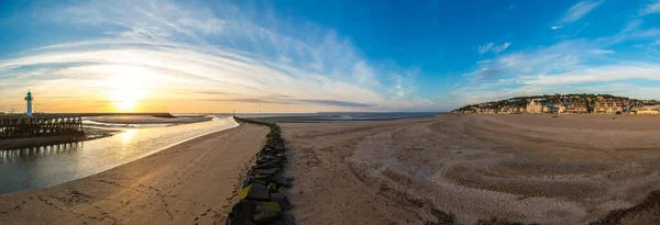 Panorama Von Hölzernen Pier Und Leuchtturm Trouville Und Deauville Einem — Stockfoto