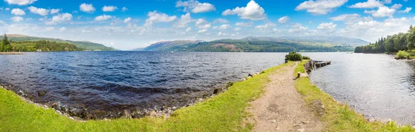 Hermosa Vista Del Lago Ness Escocia Hermoso Día Verano Reino — Foto de Stock