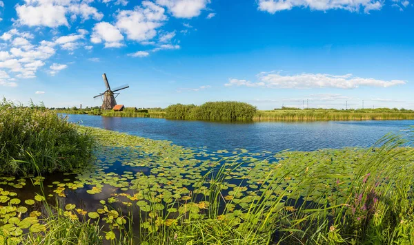 Větrné Mlýny Vodní Kanál Kinderdijk — Stock fotografie