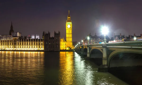 在美丽的夏夜 英格兰 英国伦敦大本钟 议会大厦和威斯敏斯特桥 — 图库照片