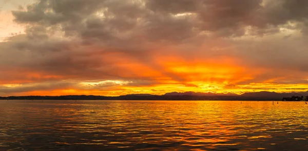 Panorama Sunset Garda Lake Italy Beautiful Summer Evening — Stock Photo, Image