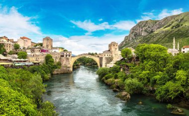 Eski Köprüsü Mostar Panoraması bir güzel yaz günü, Bosna-Hersek