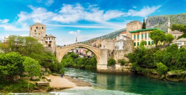 Eski Köprüsü Mostar Panoraması bir güzel yaz günü, Bosna-Hersek