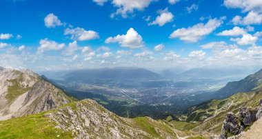 Bir güzel yaz günü, Avusturya Innsbruck panoramik havadan görünümü