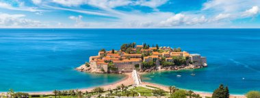 Bir güzel yaz günü, Karadağ, Budva'nın Sveti Stefan Adası Panoraması