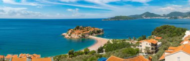 Bir güzel yaz günü, Karadağ, Budva'nın Sveti Stefan Adası Panoraması