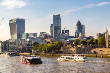 LONDON, UNITED KINGDOM - 14 Haziran 2016: Güzel bir yaz gününde Londra şehri, İngiltere, Birleşik Krallık