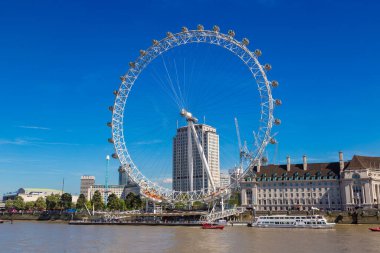LONDON, UNITED KINGDOM - 14 Haziran 2016: Londra gözü, güzel bir yaz gününde büyük dönme dolap, Londra, İngiltere, Birleşik Krallık