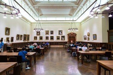 NEW YORK CITY, ABD - 15 Mart 2020: New York Halk Kütüphanesi, ABD