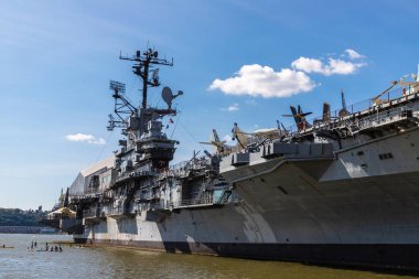NEW YORK CITY, ABD - 29 Mart 2020: New York Citys Intrepid Sea, New York City, New York, ABD.