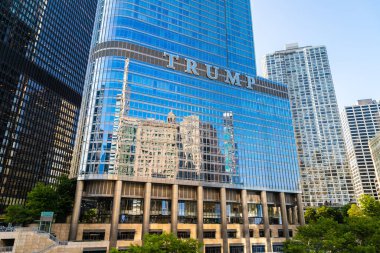 Chicago, Illinois, ABD - 29 Mart 2020: Trump Tower gökdelen binası