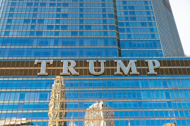 Chicago, Illinois, ABD - 29 Mart 2020: Trump Tower gökdelen binası
