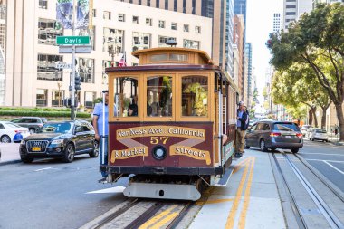 SAN FRANCISCO, ABD - 29 Mart 2020: San Francisco, Kaliforniya, ABD 'deki Cable Car tramvayı