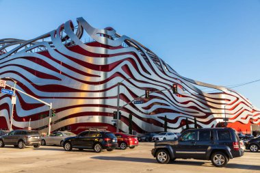 LOS ANGELES, ABD - 29 Mart 2020: Petersen Otomotiv Müzesi Los Angeles, Kaliforniya, ABD