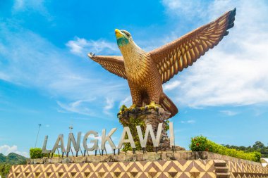 LANGKAWI, MALAYSIA - 21 Şubat 2020: Malezya 'nın Langkawi adasındaki Kartal Meydanı' nda Kartal Heykeli