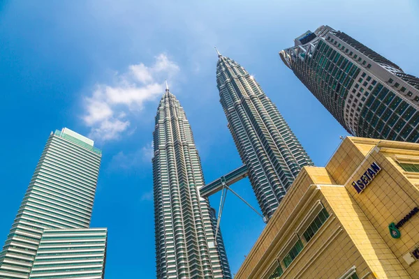 Kuala Lumpur Malaysia February 2020 Petronas Tower Sunny Day Kuala — Stock Photo, Image