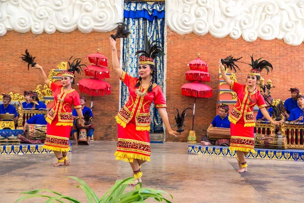 Bali Indonésia Fevereiro 2020 Dança Balinesa Tradicional Realizada Parque Cultural — Fotografia de Stock