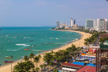 PATTAYA, THAILAND - 29 Mart 2020: Bir yaz günü Tayland 'da Pattaya Körfezi' nin panoramik hava manzarası