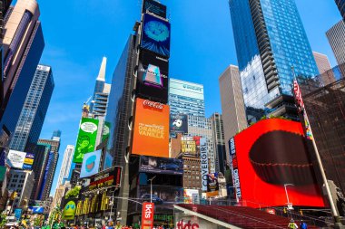 NEW YORK CITY, ABD - 15 Mart 2020: Times Square, ABD 'nin New York şehrinin bir sembolüdür
