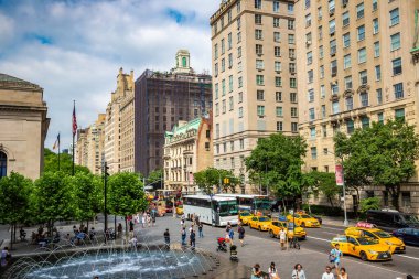 NEW YORK CITY, ABD - 29 Mart 2020: Beşinci Cadde New York, New York, ABD